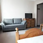 Gosciniec Nowa Wioska Bed & Breakfast 3*