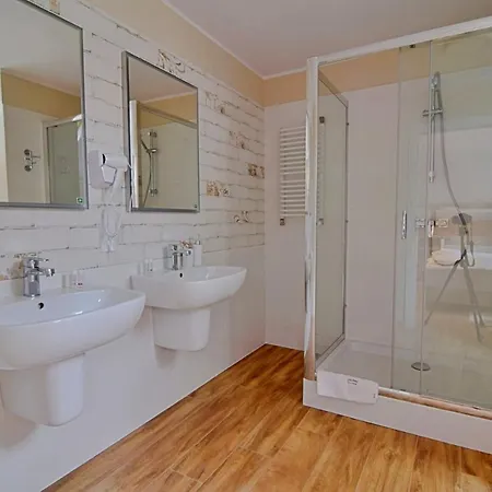 Gosciniec Nowa Wioska Bed & Breakfast