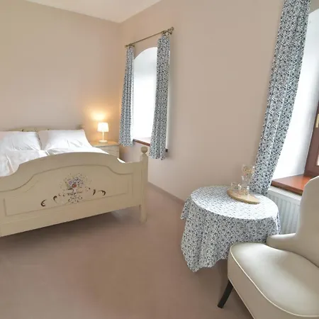 Gosciniec Nowa Wioska Bed & Breakfast 3*