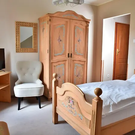 Bed & Breakfast Gosciniec Nowa Wioska 3*