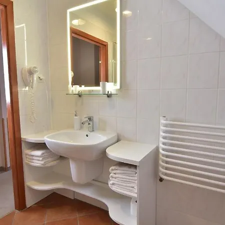 Gosciniec Nowa Wioska Bed & Breakfast 3*