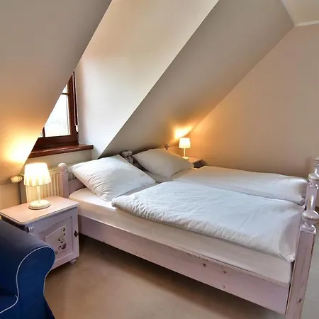 Gosciniec Nowa Wioska Bed & Breakfast 3*