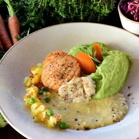 Gosciniec Nowa Wioska 3*