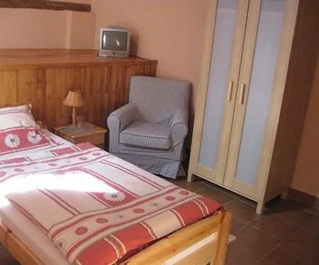 Gosciniec Nowa Wioska Bed & Breakfast Wałbrzych