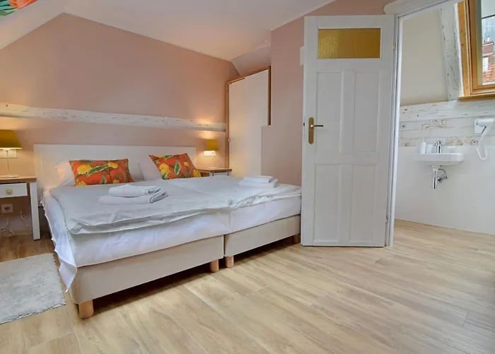 Gosciniec Nowa Wioska Bed & Breakfast 3*