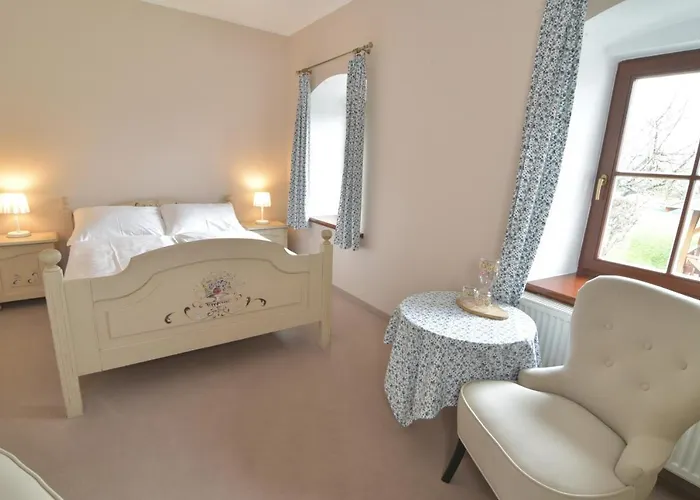 Gosciniec Nowa Wioska Bed & Breakfast 3*