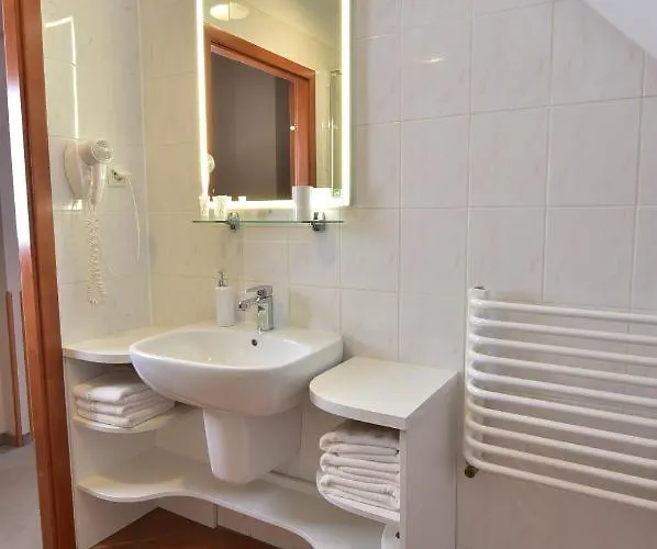 Gosciniec Nowa Wioska Bed & Breakfast 3*